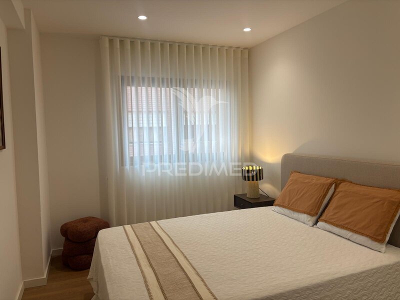 Apartamento T2 Remodelado Póvoa de Varzim - 2º andar, equipado, vidros duplos, mobilado