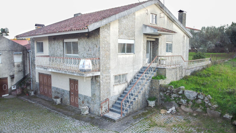 Moradia V3 em bom estado Ratoeira Celorico da Beira