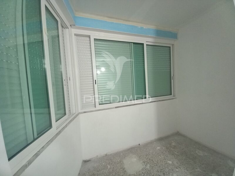 Apartamento Moderno T2 Almada - cozinha equipada
