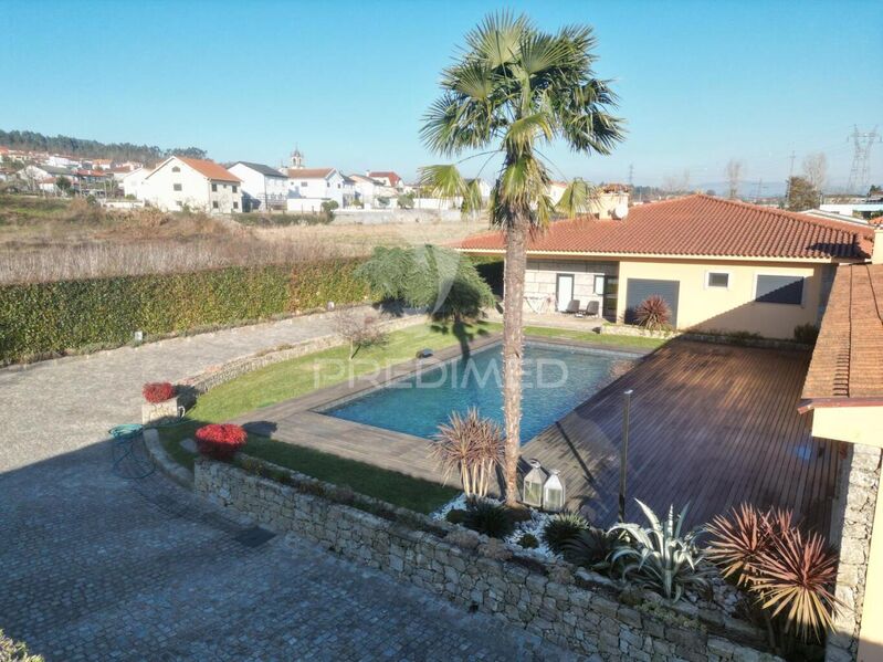 Moradia V4 Térrea Santo Emilião Póvoa de Lanhoso - terraço, piscina, jardim, ar condicionado, equipado, varanda, garagem