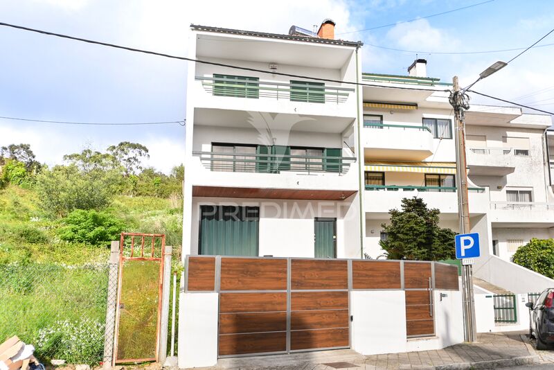 жилой дом V4 Vila Nova de Gaia - веранда, гараж, чердак, барбекю