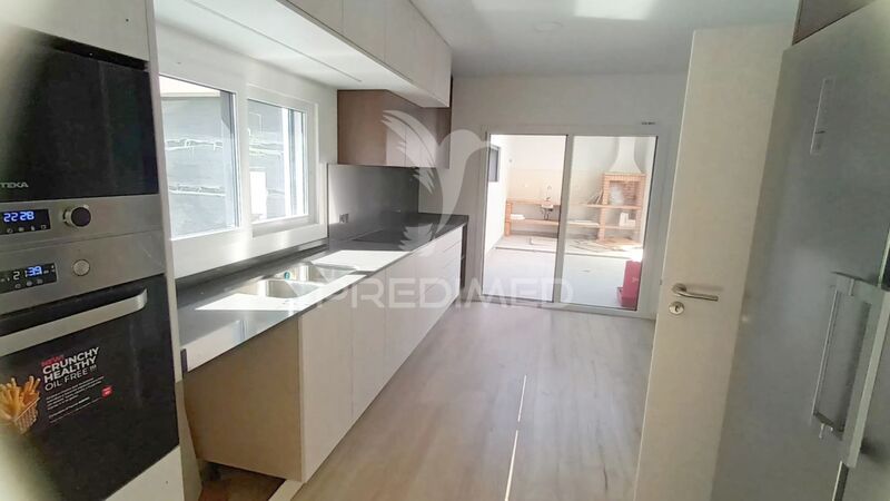 House 5 bedrooms Isolated Amora Seixal - equipped, balcony, fireplace, backyard, solar panels, garage