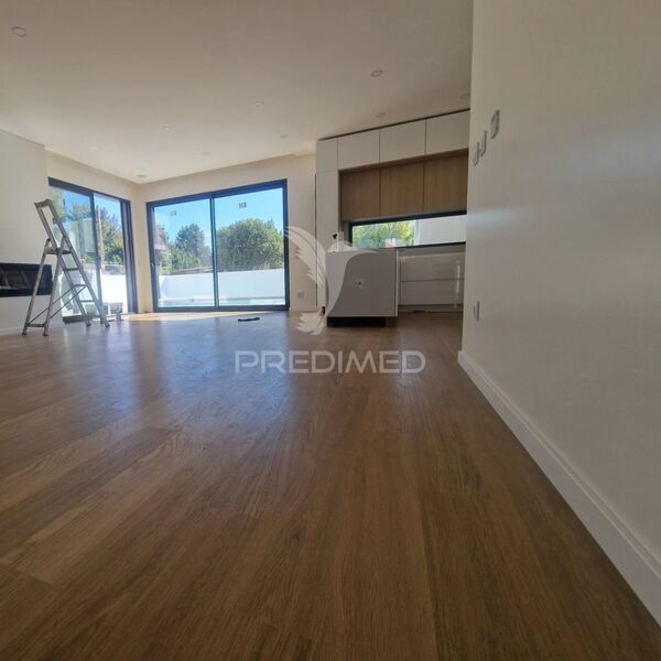 House V5 Isolated Amora Seixal - fireplace, backyard, equipped, barbecue, balcony, solar panels, garage
