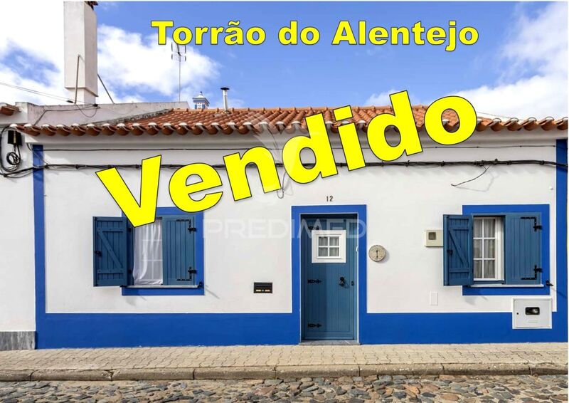 House 3 bedrooms in the center Torrão Alcácer do Sal - plenty of natural light, double glazing, terrace, tiled stove, equipped kitchen, barbecue
