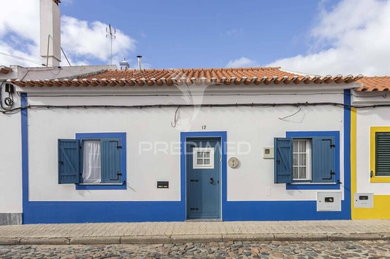 House V3 in the center Torrão Alcácer do Sal - plenty of natural light, double glazing, terrace, tiled stove, equipped kitchen, barbecue