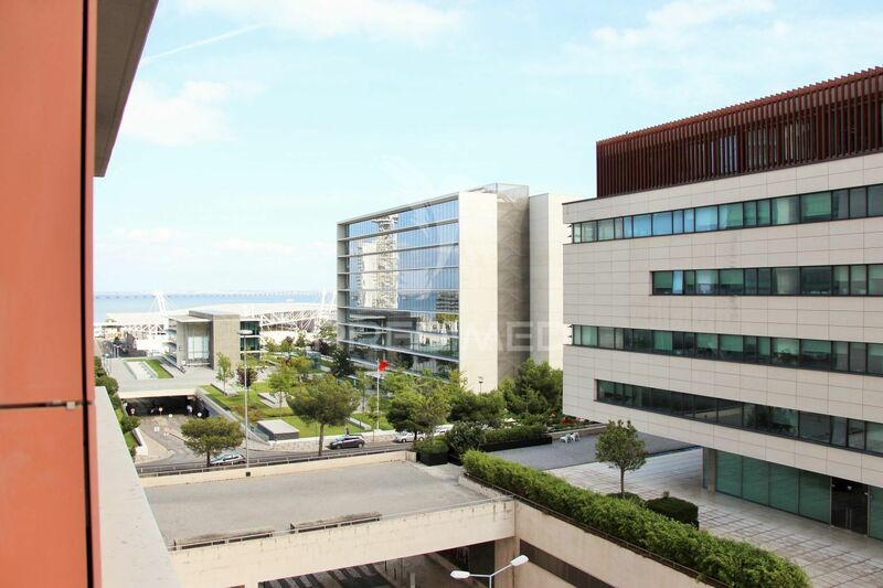 Office new in the center Parque das Nações Lisboa - plenty of natural light, wc, air conditioning