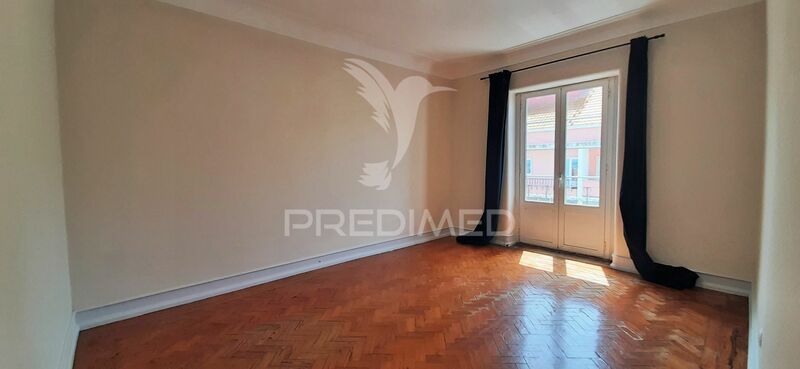 Apartment 3 bedrooms Refurbished Penha de França Lisboa - playground, gardens, double glazing, lots of natural light, balcony