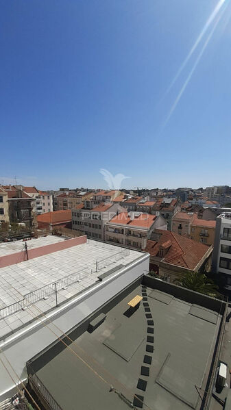 Apartment T2 Santo António Lisboa - balcony, lots of natural light, balconies, kitchen