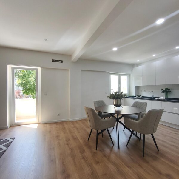 Apartamento T3 com Varanda, Suíte e Estacionamento