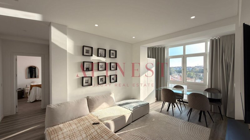 Apartamento T2 totalmente remodelado em queluz