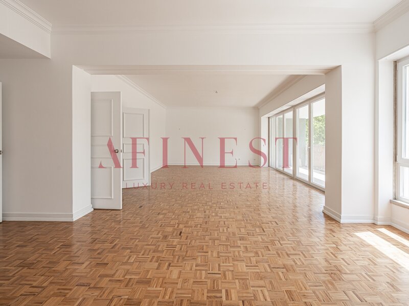 Apartamento T4 remodelado em lisboa - amoreiras