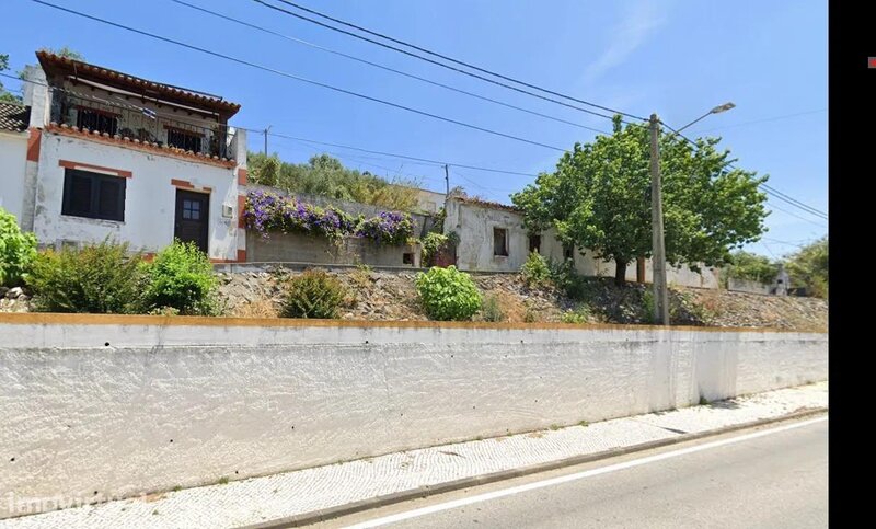 Moradia com 86m2, em estado de ruína