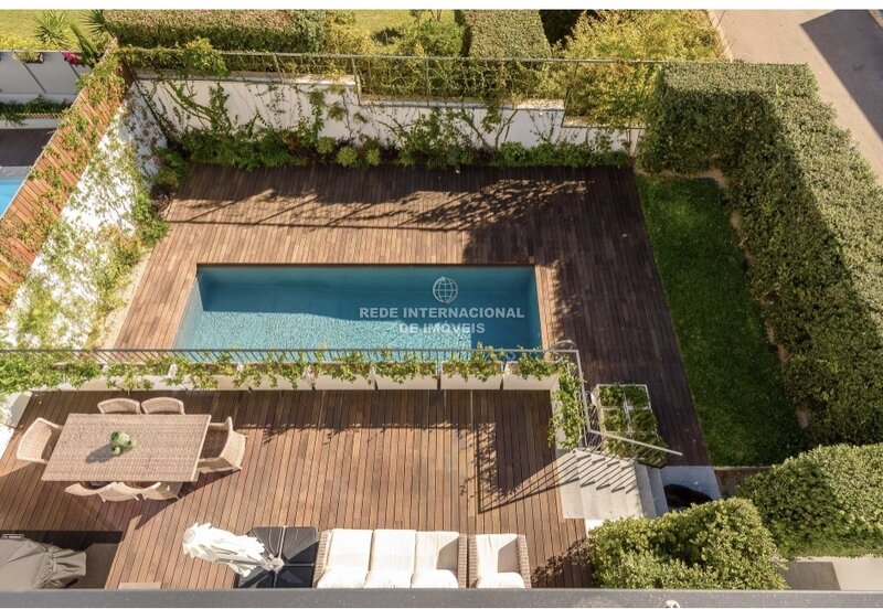 Moradia T4 com Piscina e Rooftop com Vista Mar em Francelos