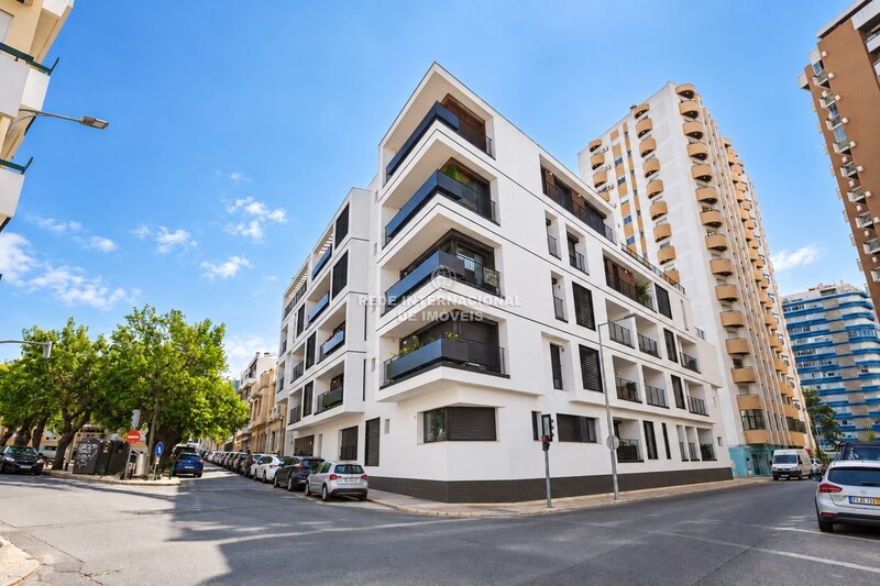 Apartment in the center 4 bedrooms Baixa Faro - swimming pool, air conditioning, barbecue