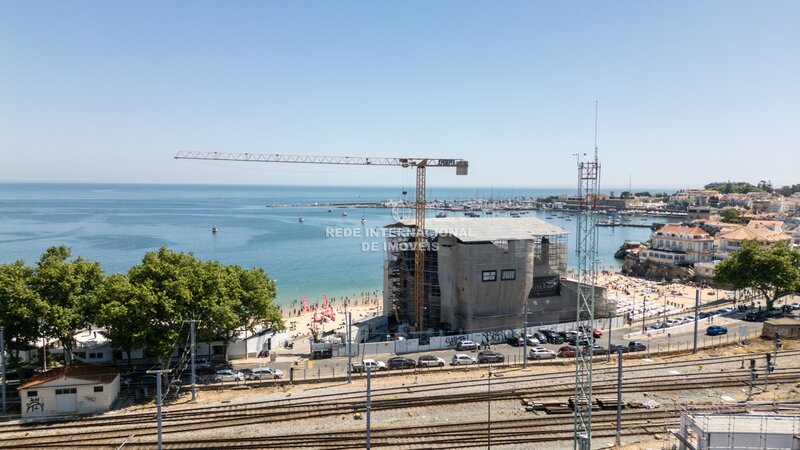 Apartamento T2 com 148m2 de área bruta privativa, em Cascais