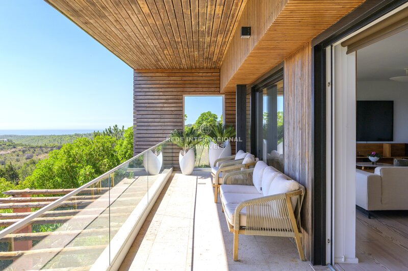 Moradia T5 exclusiva, com vista sobre o Guincho e Cascais