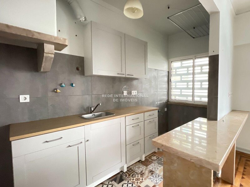 Apartamento T1, remodelado, em Campo de Ourique