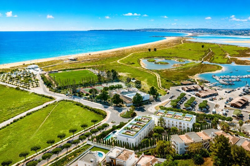 Apartamento novo T3 Alvor Portimão - piscina, equipado, terraços