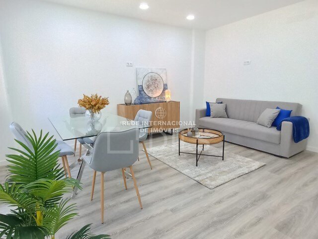 Apartamento T3 em remodelação total, em Benfica