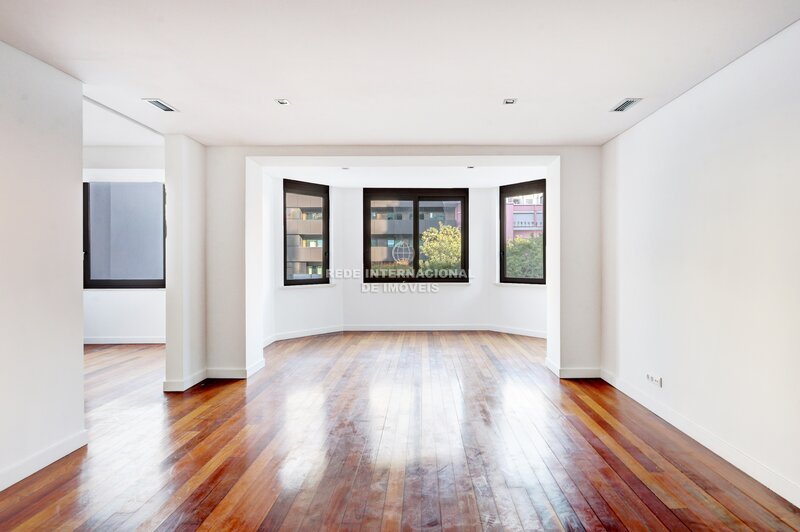 Apartamento T4 junto ao Parque Eduardo VII, em Lisboa