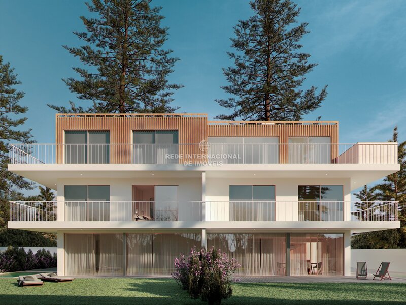 Apartamento T4 Duplex com piscina e jardim, junto à Praia de Carcavelos