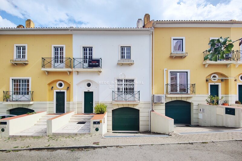 Moradia T3 inserida no Bairro da Coopalme, no Algueirão