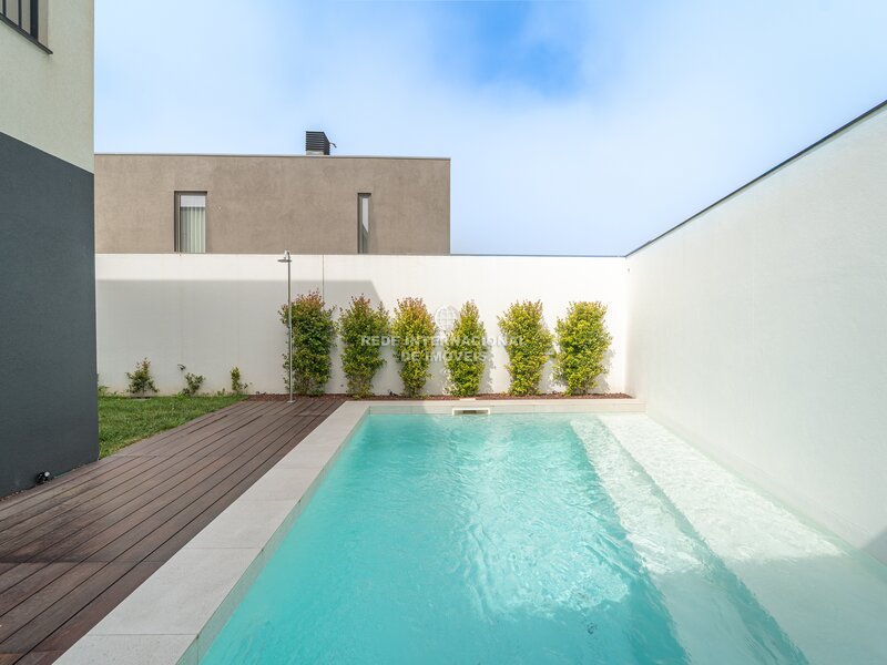 Moradia V4+1 Salgueiros Canidelo Vila Nova de Gaia - piscina, jardim, vidros duplos, terraço, ar condicionado, garagem