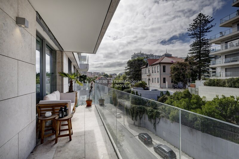 Apartamento T3 com varanda e estacionamento, nas Amoreiras