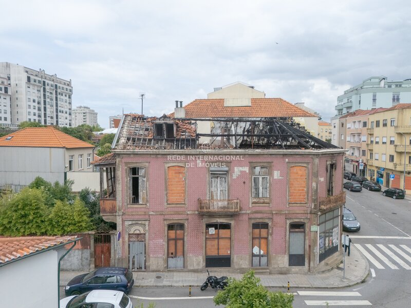Gebäude Gewerblich im zentrum Escola Secundária Carolina Michaelis Porto - geschäftsfassade