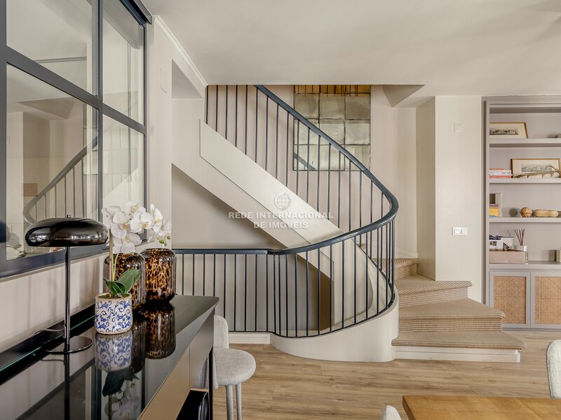 квартира трехуровневый T5 Lapa Estrela Lisboa - голландская печь, сад, камин