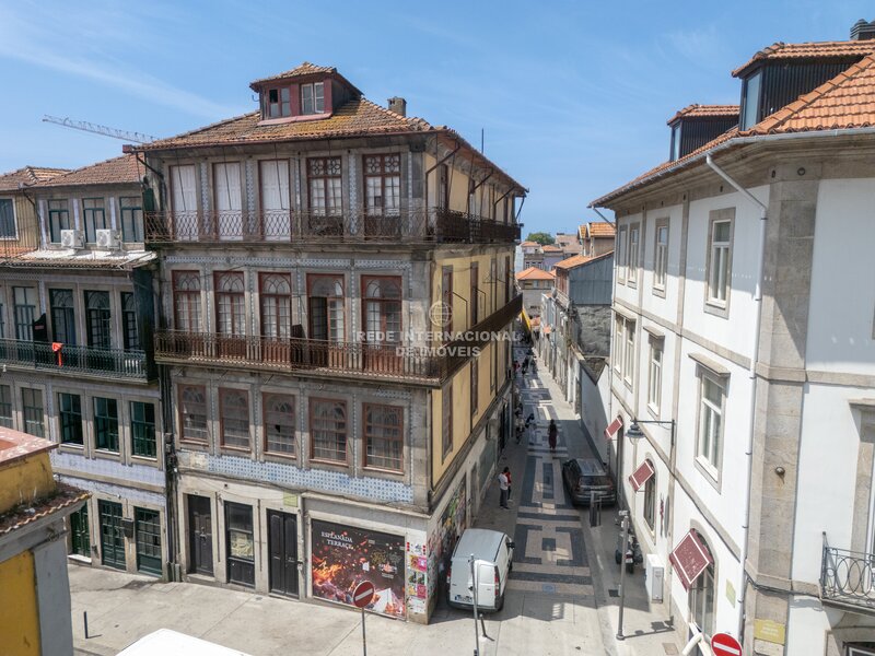 Prédio Urbano no centro Baixa (cedofeita) Porto - localização privilegiada, águas furtadas