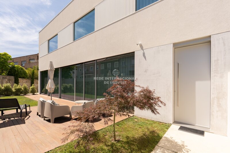 House 4 bedrooms Foz (lordelo do Ouro) Porto - garage, heat insulation, swimming pool, garden, underfloor heating