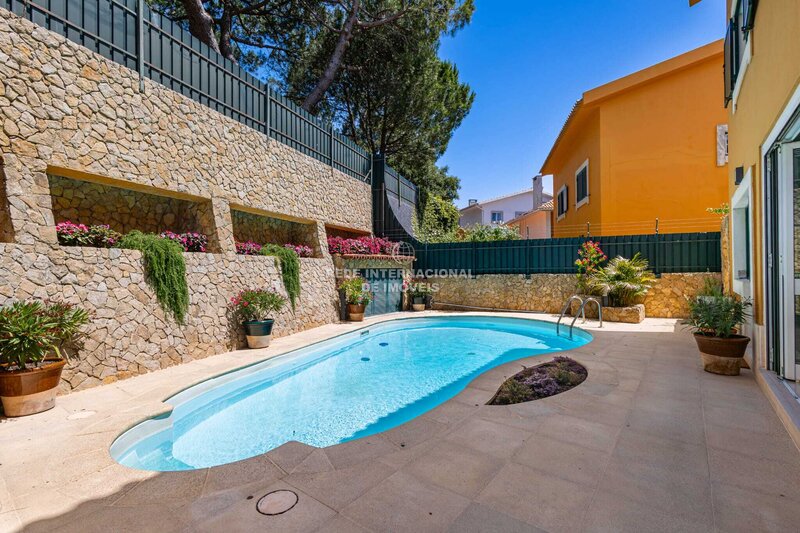 Haus V4+1 in gutem zustand Alcabideche Cascais - terrassen, swimmingpool, grill, garten, klimaanlage, balkon, dachboden, kamin, automatisches tor, garage