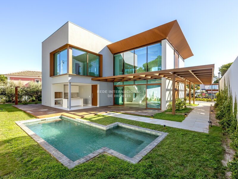 House Isolated 4 bedrooms Cascais - garden, equipped, air conditioning, equipped kitchen, fireplace, swimming pool, private condominium