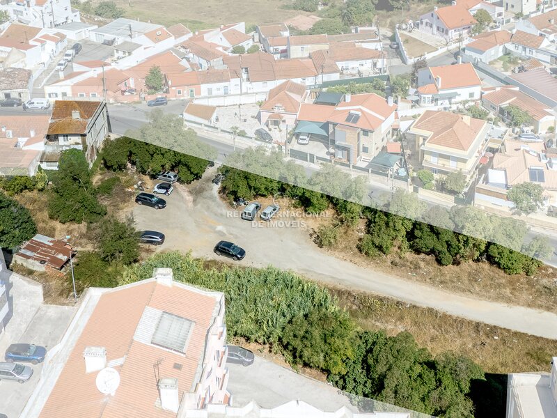 Edificio Comercial Charneca da Caparica Almada - ruina