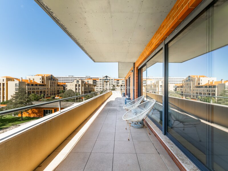 Apartamento T5 Amial Paranhos Porto - condomínio fechado, aquecimento central, vidros duplos, terraços