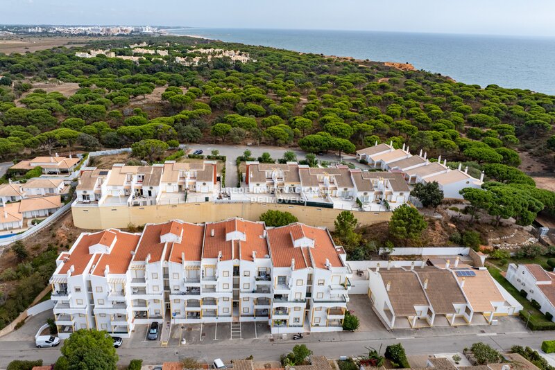 Apartment excellent condition 2 bedrooms Alfa-mar Albufeira - barbecue, green areas, garage, air conditioning, balcony, kitchen, parking space, store room