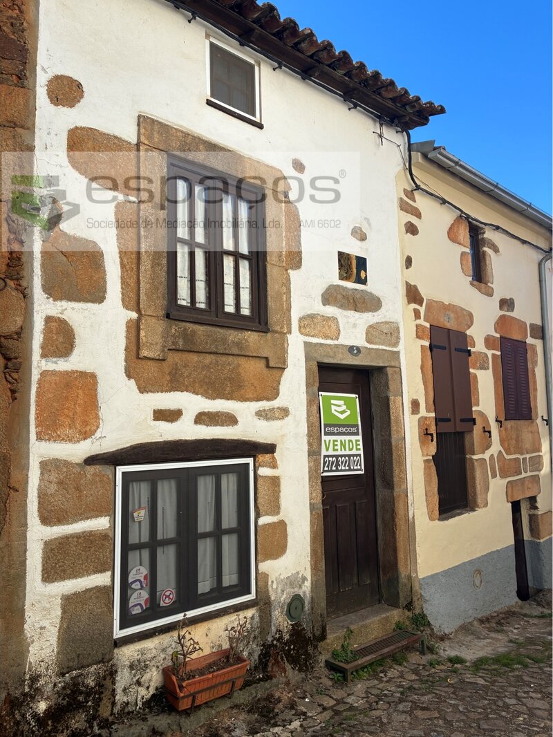 Casa típica em pedra para venda em Lavacolhos - Tradição, história e encanto