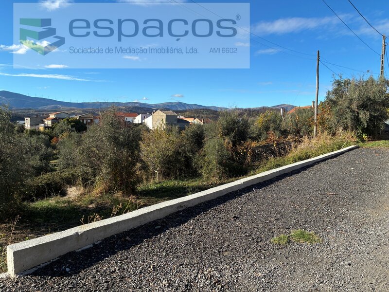 Terreno Inserido na aldeia das Relvas