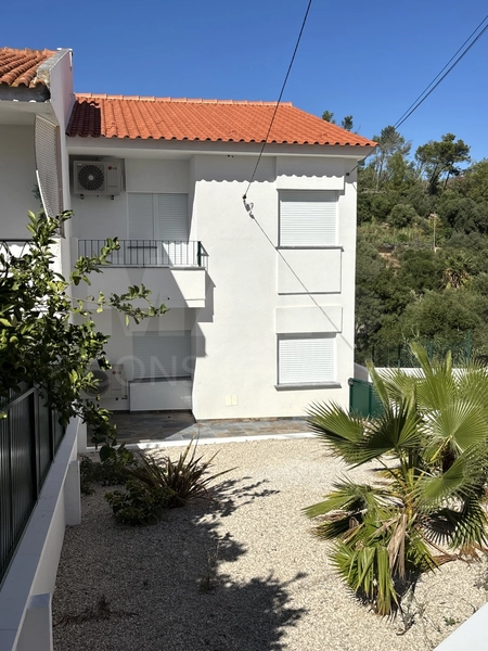 Prédio com três apartamentos T2 em Estoril - Cascais