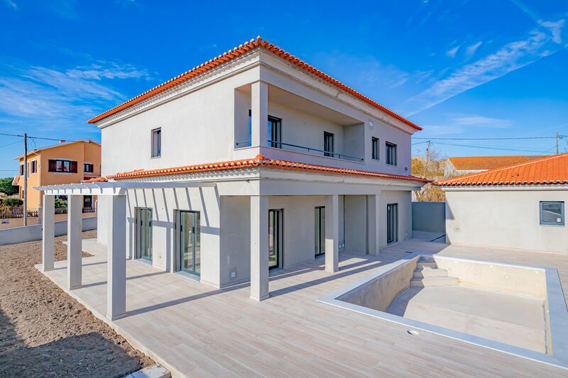House neues V6 Encarnação Mafra - automatic gate, garden, solar panels, balcony, garage, swimming pool, equipped kitchen