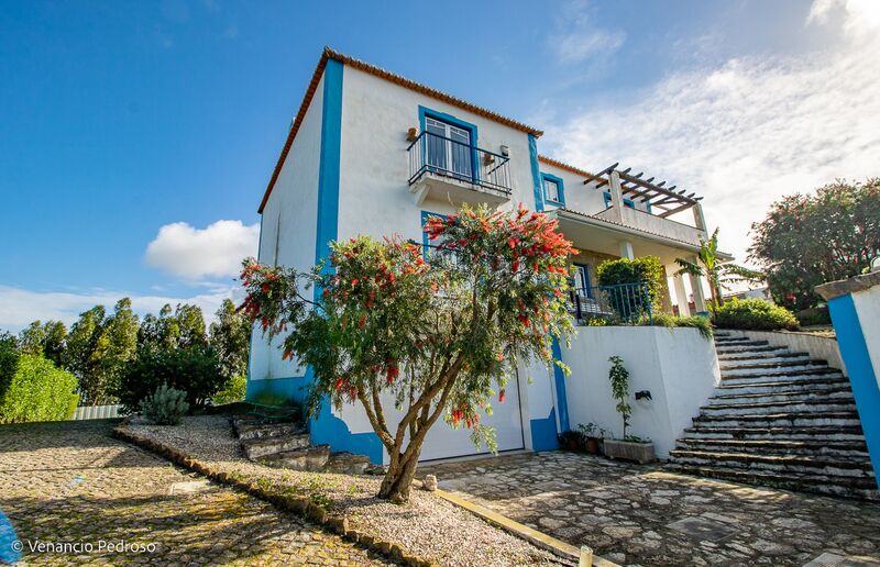 House 4 bedrooms Ericeira Mafra - fireplace, air conditioning, barbecue, garage, equipped kitchen, central heating, balcony, automatic gate, swimming pool
