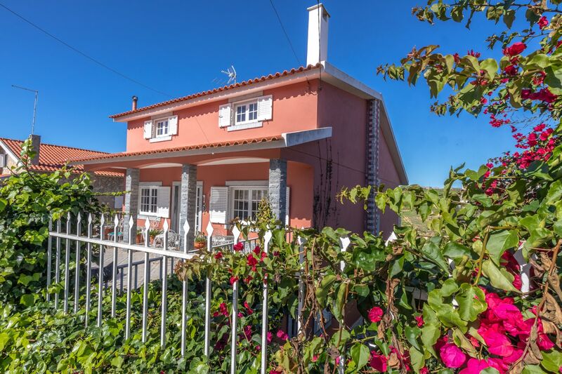 House Isolated excellent condition 5 bedrooms Ericeira Mafra - garden, swimming pool, fireplace, terrace, sea view, barbecue, garage, equipped kitchen, attic