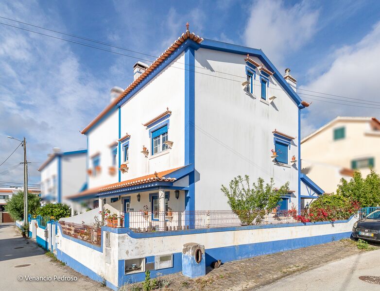 House excellent condition 4 bedrooms Ericeira Mafra - central heating, barbecue, fireplace, attic