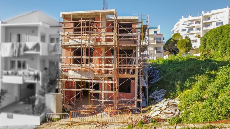 Moradia junto ao centro V4 Ericeira Mafra para vender - cozinha equipada, garagem, parque infantil, piscina, jardim, painéis solares, ar condicionado