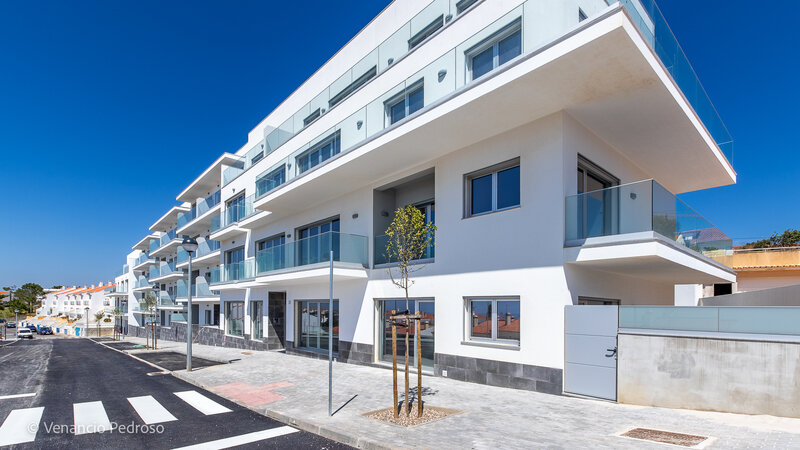 Apartamento novo junto ao centro T4 Ericeira Mafra - ar condicionado, varandas, cozinha equipada, arrecadação, painéis solares, parqueamento, terraços