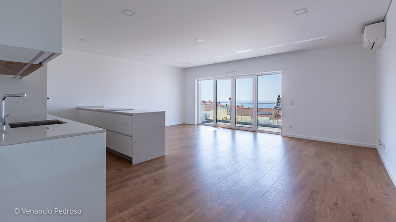Apartamento novo junto ao centro T3 Ericeira Mafra - varandas, ar condicionado, painéis solares, cozinha equipada, arrecadação, parqueamento, terraços