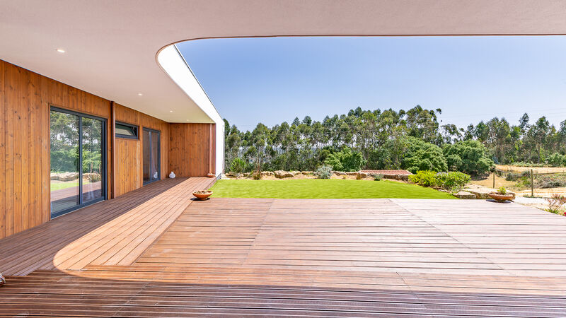 House Modern 4 bedrooms Mafra - solar panels, swimming pool, balcony, tiled stove, garage, equipped kitchen