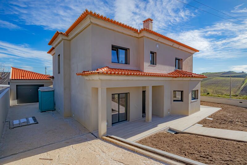 House nueva V6 Ventosa Torres Vedras - equipped kitchen, balcony, garden, automatic gate, garage, swimming pool, solar panels