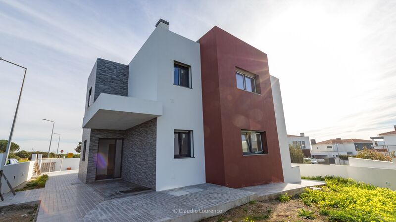 House nueva V4 Ericeira Mafra - terrace, balcony, garden, solar panels, air conditioning, barbecue, garage, equipped kitchen